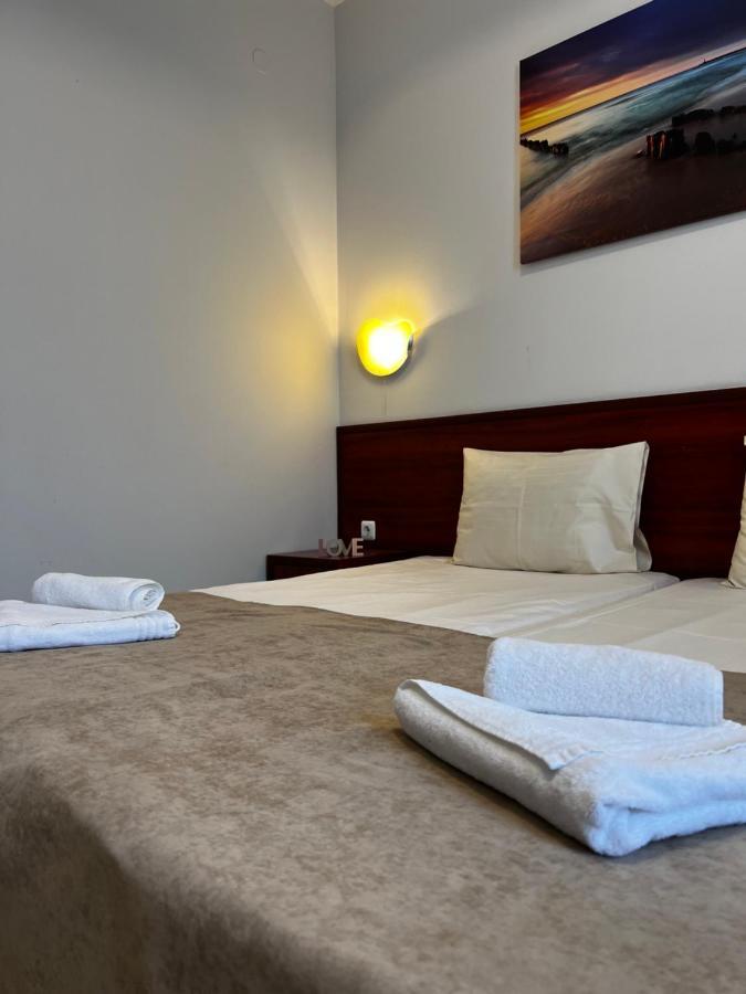 Hotel Central Балчик Екстериор снимка